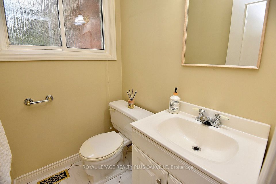 274 Belvenia Road, Burlington, ON L7L 2G4 21