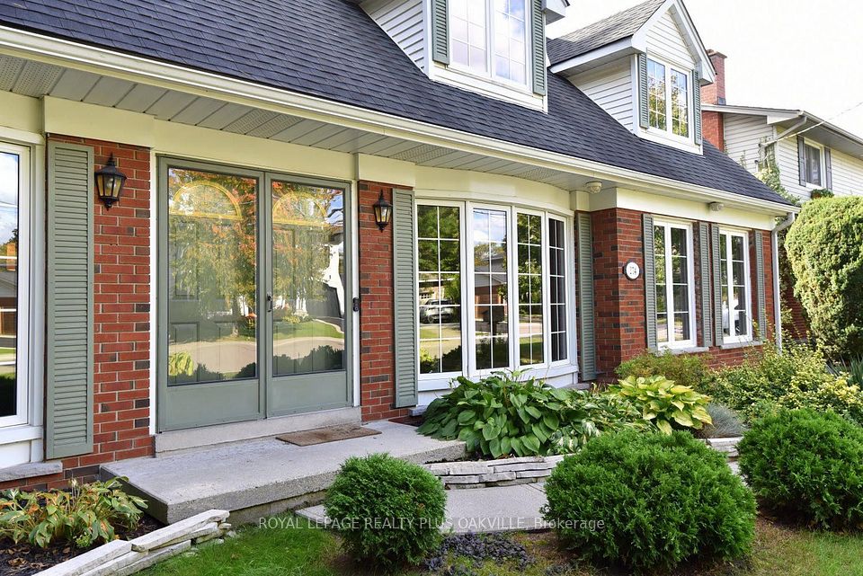 274 Belvenia Road, Burlington, ON L7L 2G4 5