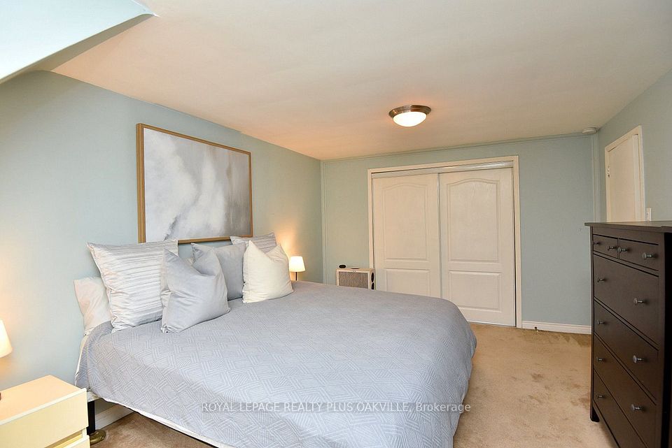 274 Belvenia Road, Burlington, ON L7L 2G4 23