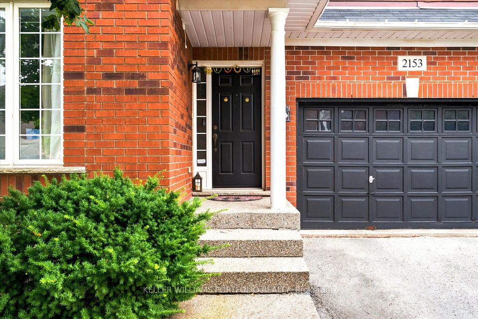 2153 Meadowglen Drive, Oakville, ON L6M 4C9 4