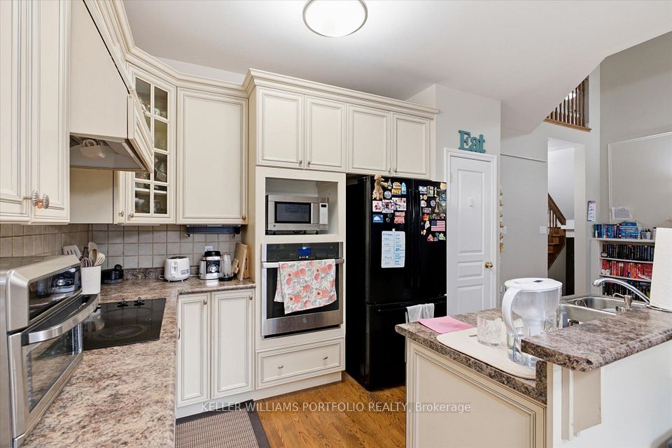 2153 Meadowglen Drive, Oakville, ON L6M 4C9 18
