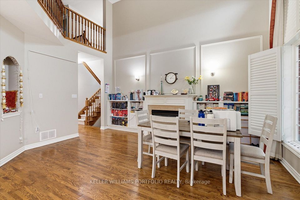 2153 Meadowglen Drive, Oakville, ON L6M 4C9 14
