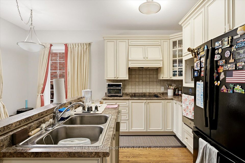2153 Meadowglen Drive, Oakville, ON L6M 4C9 20