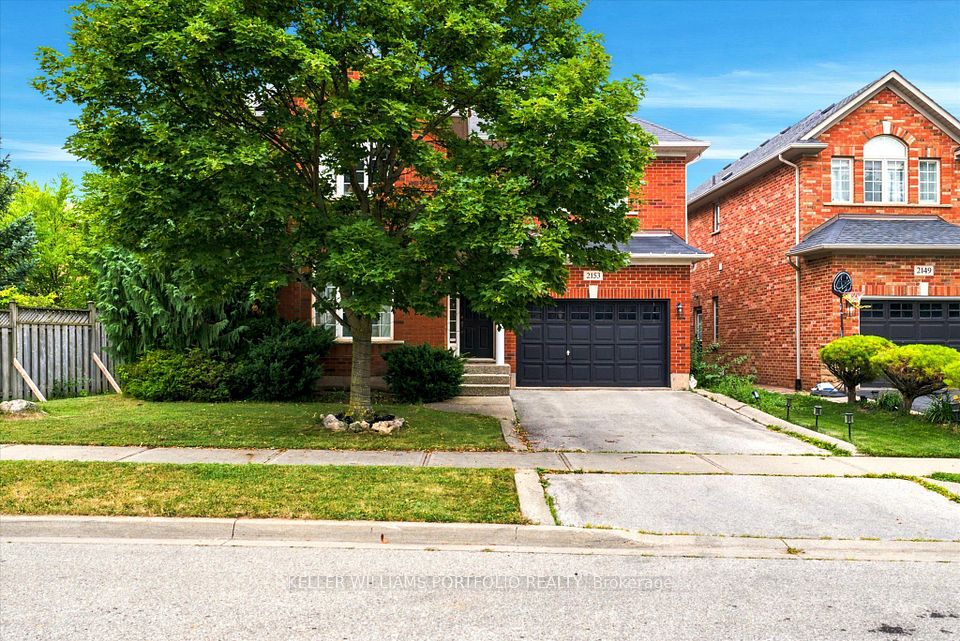 2153 Meadowglen Drive, Oakville, ON L6M 4C9 2