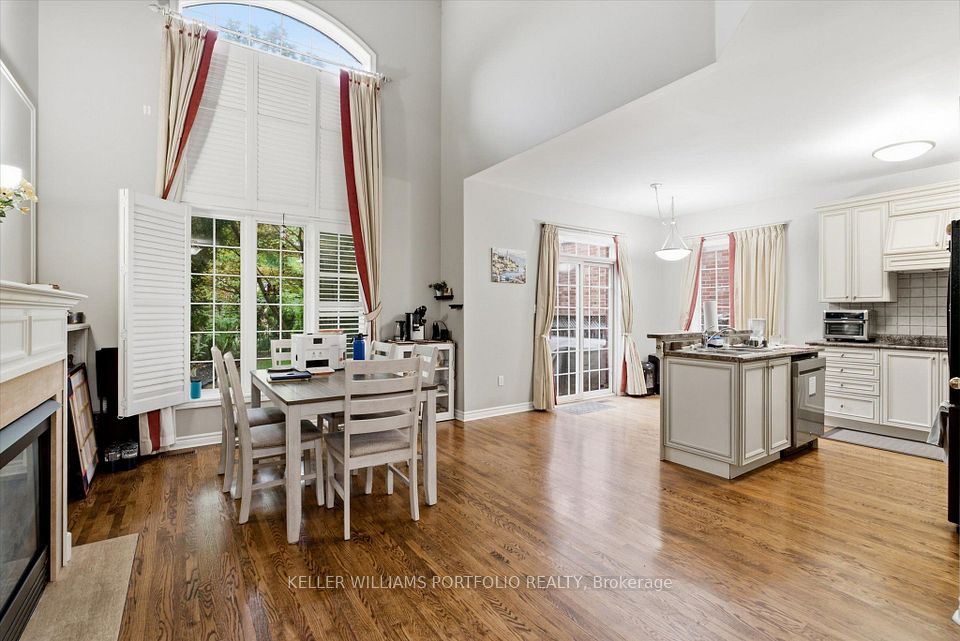 2153 Meadowglen Drive, Oakville, ON L6M 4C9 12