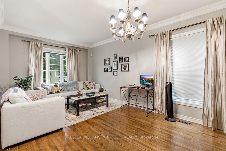 2153 Meadowglen Drive, Oakville, ON L6M 4C9 7