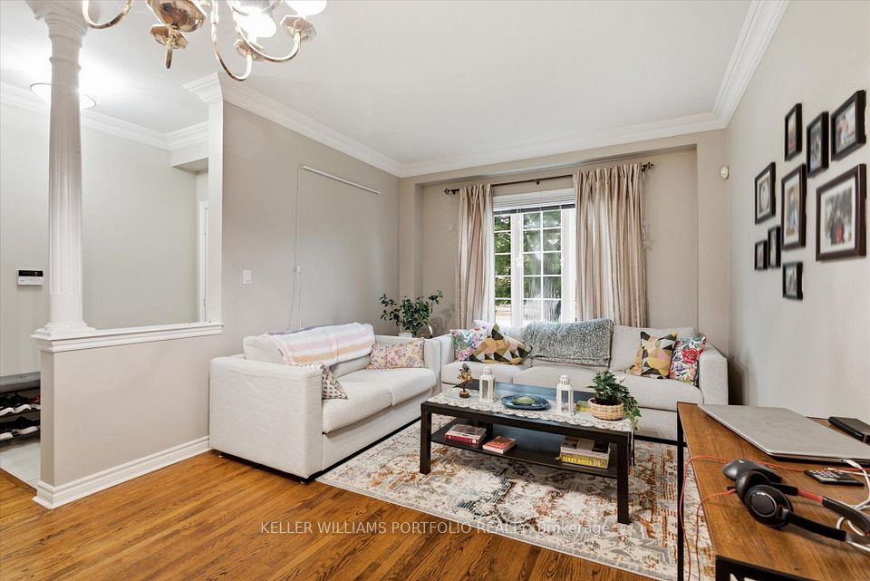 2153 Meadowglen Drive, Oakville, ON L6M 4C9 9