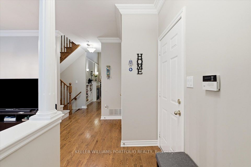 2153 Meadowglen Drive, Oakville, ON L6M 4C9 5