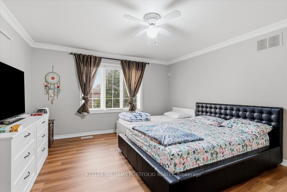 2153 Meadowglen Drive, Oakville, ON L6M 4C9 25