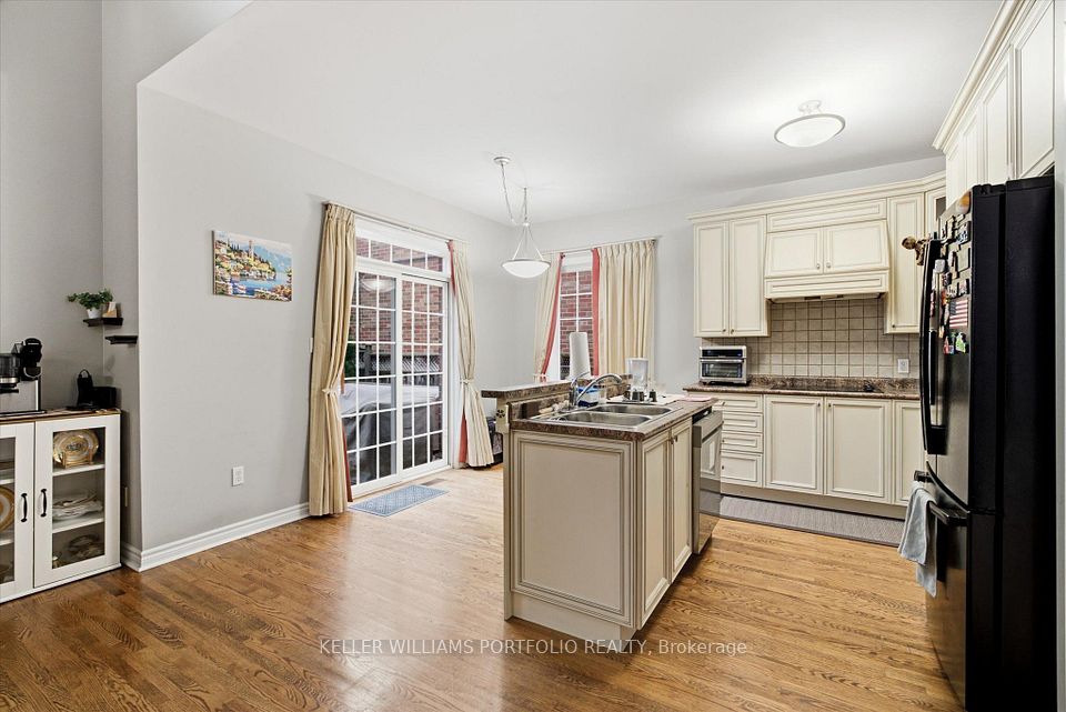2153 Meadowglen Drive, Oakville, ON L6M 4C9 15