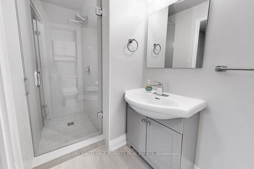 3399A Lake Shore Boulevard W, Toronto, ON M8W 1N2 3