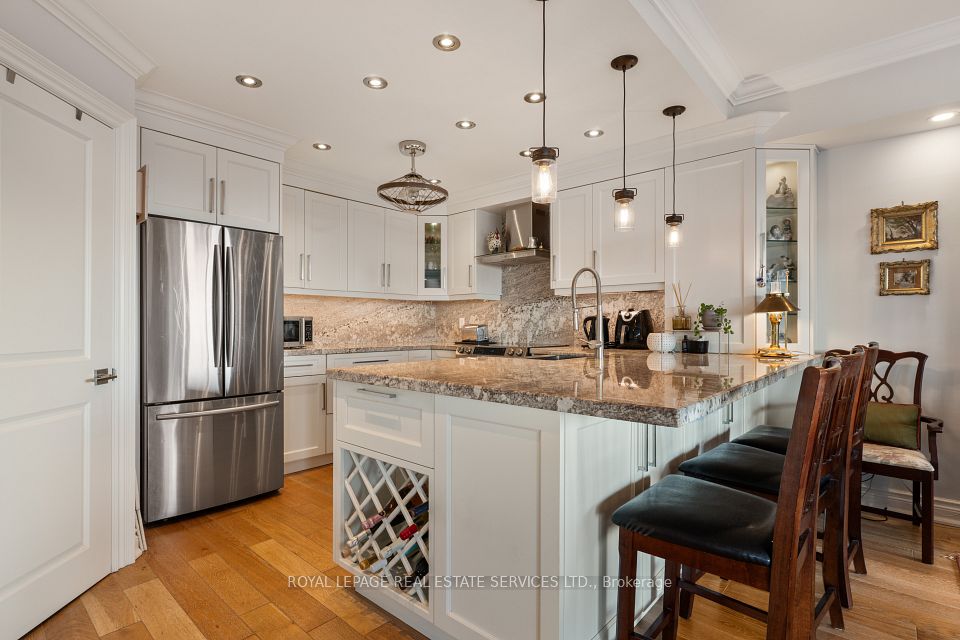 2267 Lake Shore Boulevard W 1304, Toronto, ON M8V 3X2 7