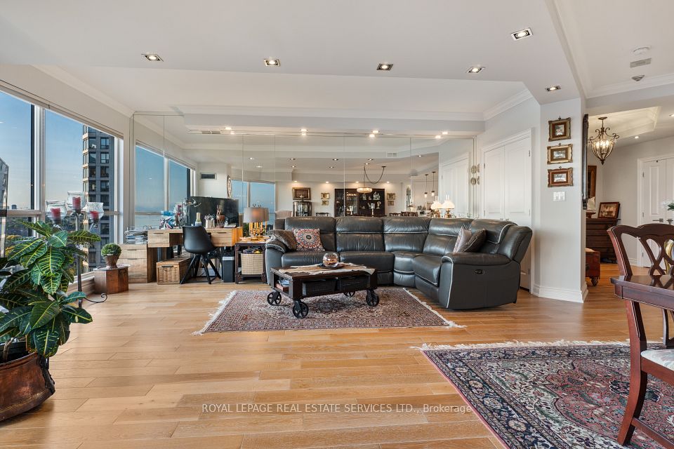 2267 Lake Shore Boulevard W 1304, Toronto, ON M8V 3X2 8