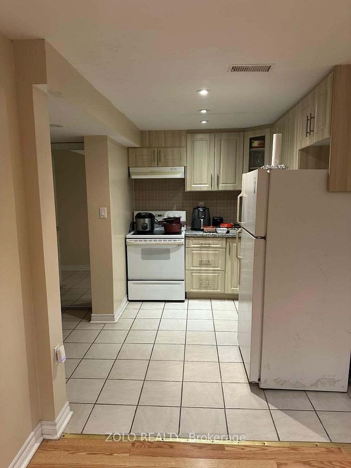 12 Quinby Court, Toronto, ON M9V 2V3 5