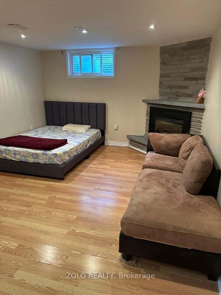 12 Quinby Court, Toronto, ON M9V 2V3 2
