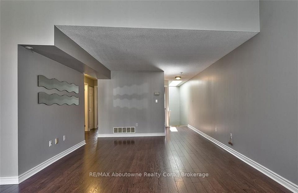 2075 Walker's Line 205, Burlington, ON L7M 4G7 8