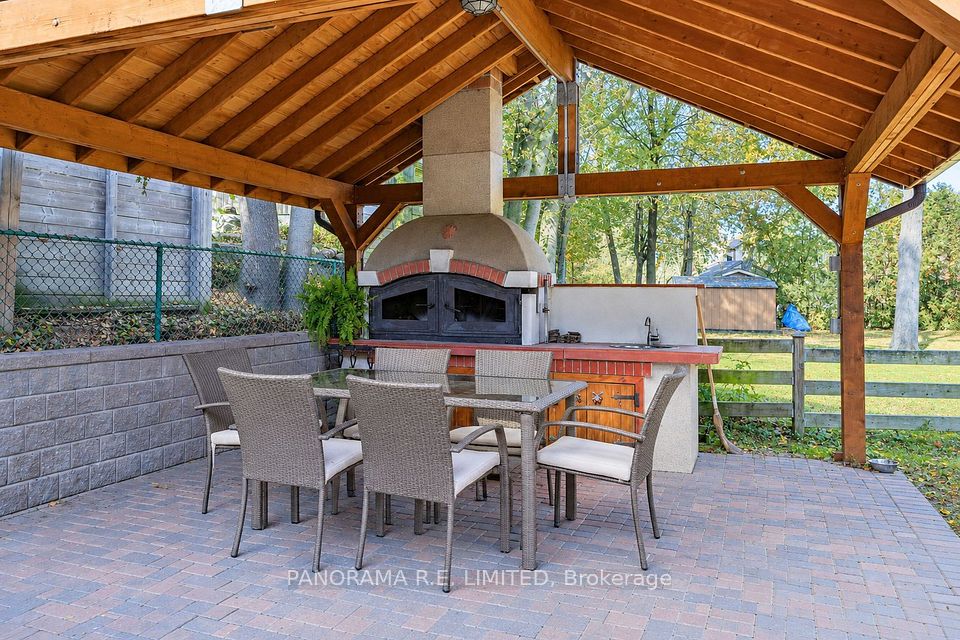 4 Donalbert Road, Toronto, ON M9B 2E7 24