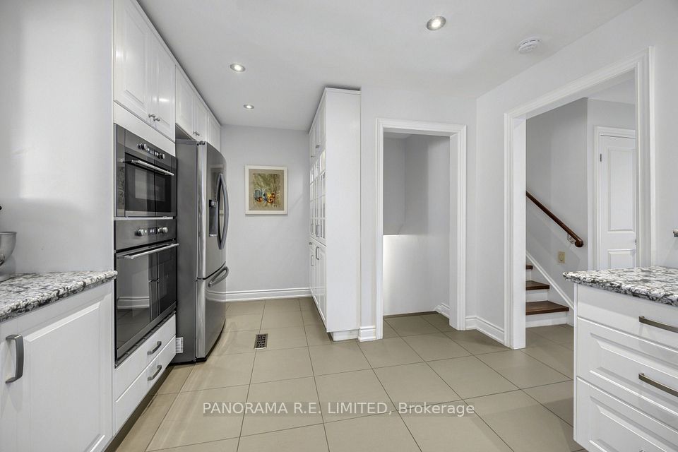 4 Donalbert Road, Toronto, ON M9B 2E7 11