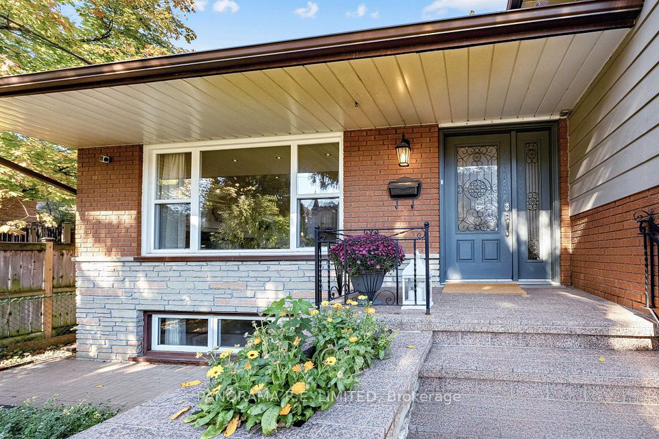 4 Donalbert Road, Toronto, ON M9B 2E7 3