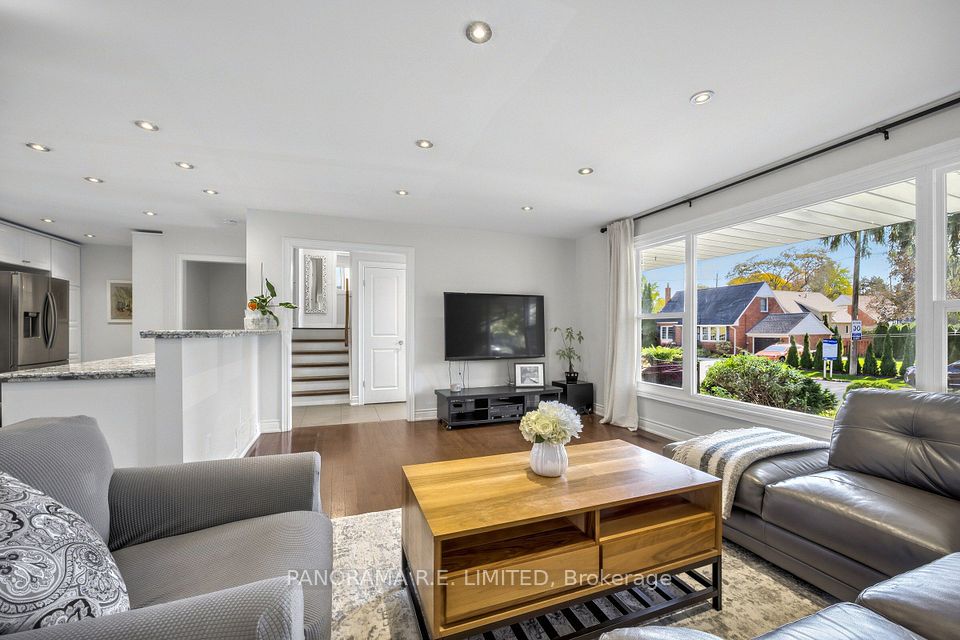 4 Donalbert Road, Toronto, ON M9B 2E7 5