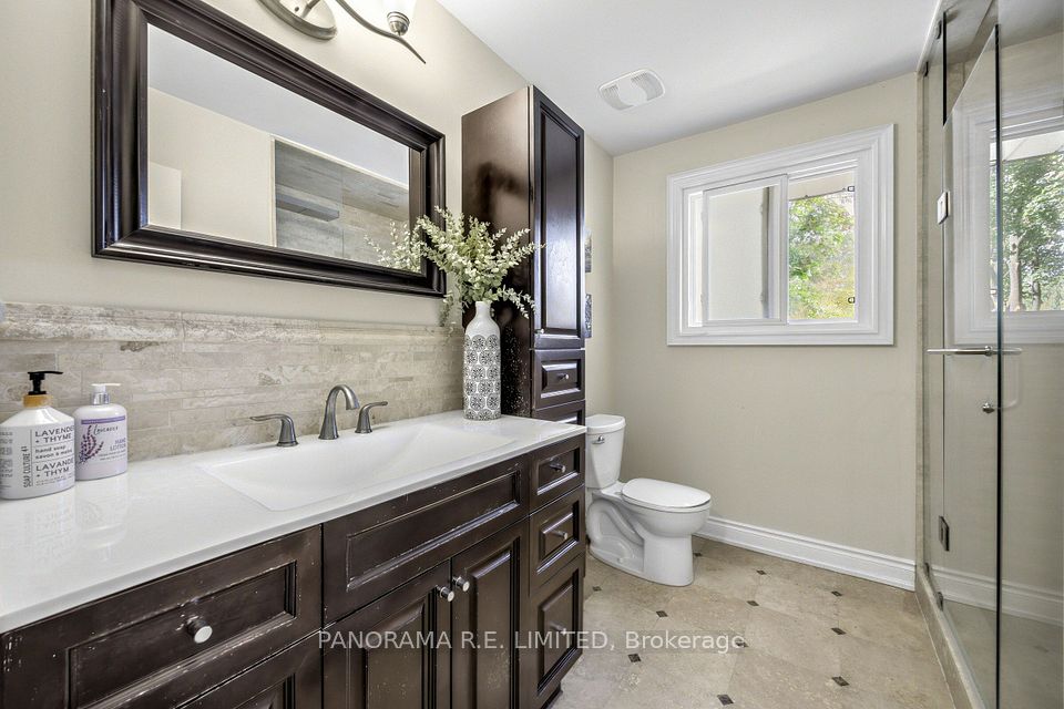 4 Donalbert Road, Toronto, ON M9B 2E7 18