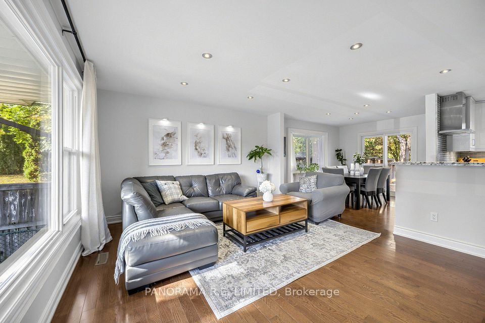 4 Donalbert Road, Toronto, ON M9B 2E7 7
