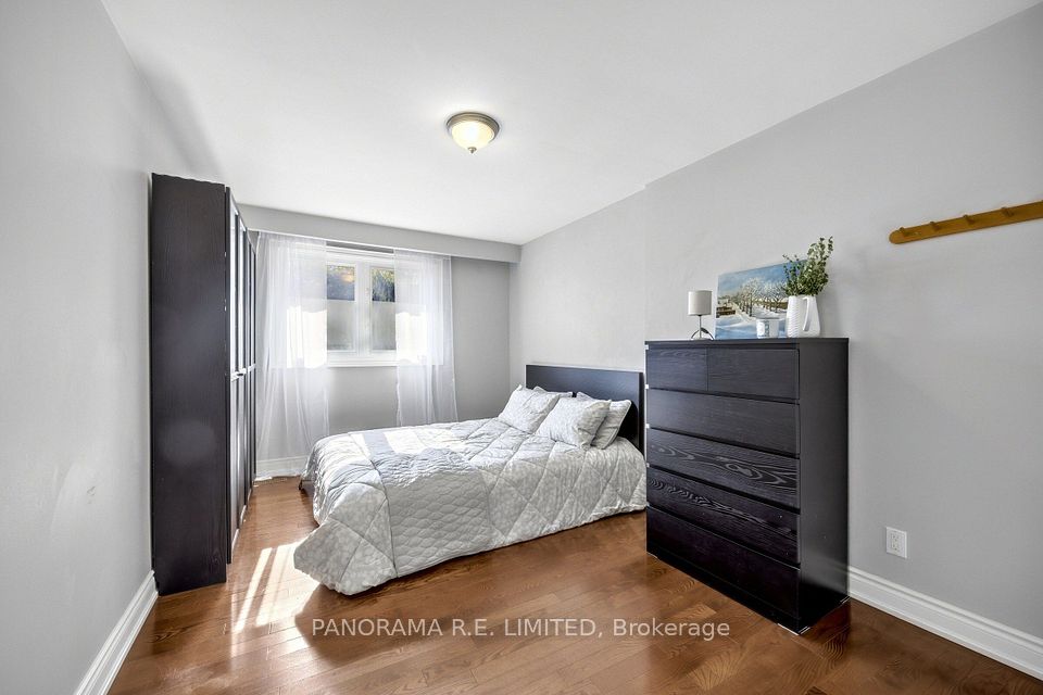 4 Donalbert Road, Toronto, ON M9B 2E7 16