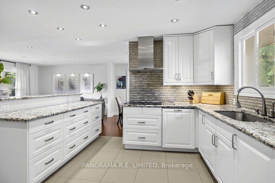 4 Donalbert Road, Toronto, ON M9B 2E7 12