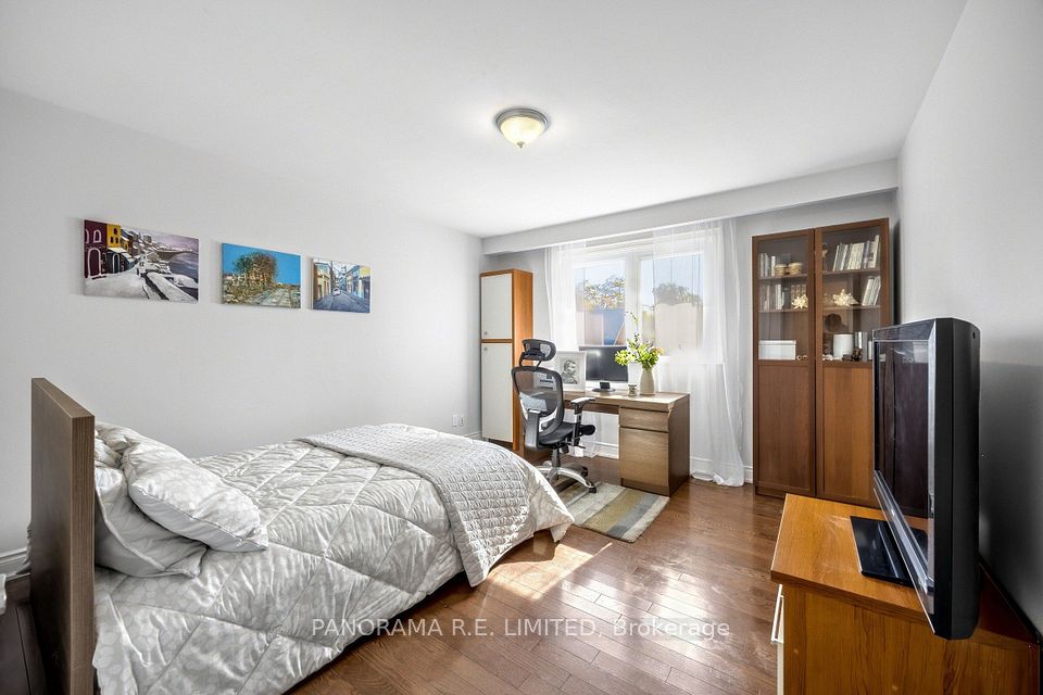 4 Donalbert Road, Toronto, ON M9B 2E7 17