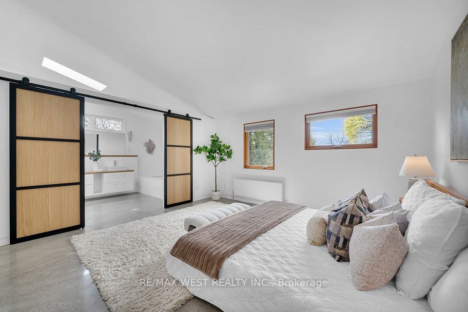 38 Smithfield Drive, Toronto, ON M8Y 3M2 17