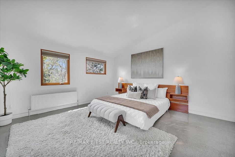 38 Smithfield Drive, Toronto, ON M8Y 3M2 18