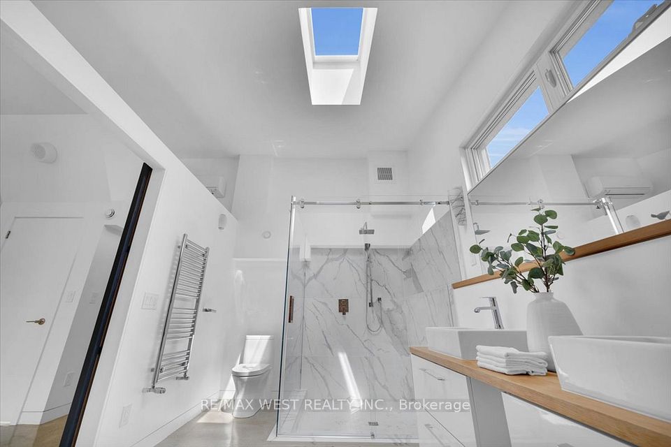 38 Smithfield Drive, Toronto, ON M8Y 3M2 22