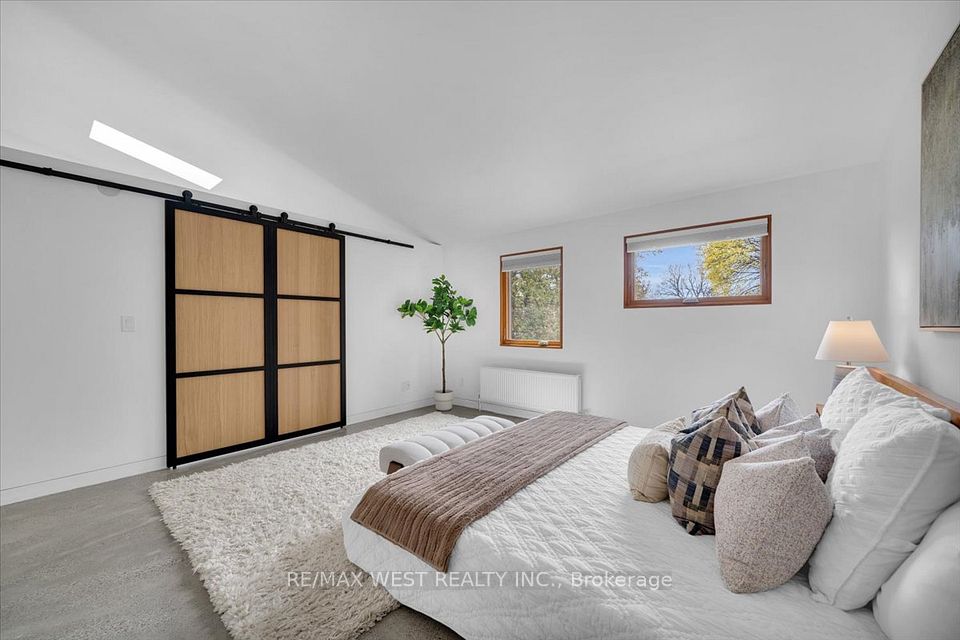 38 Smithfield Drive, Toronto, ON M8Y 3M2 23