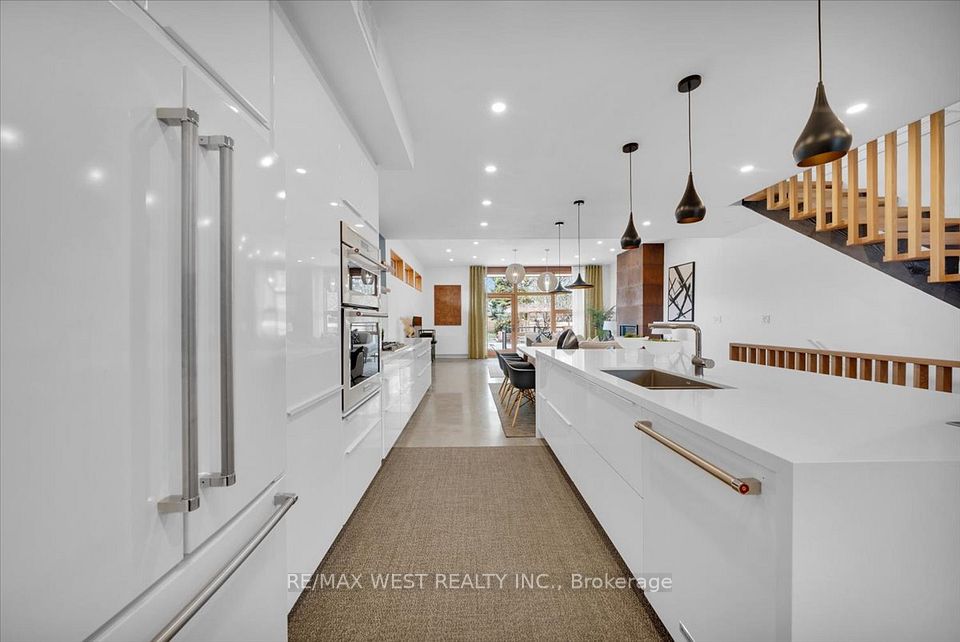 38 Smithfield Drive, Toronto, ON M8Y 3M2 12