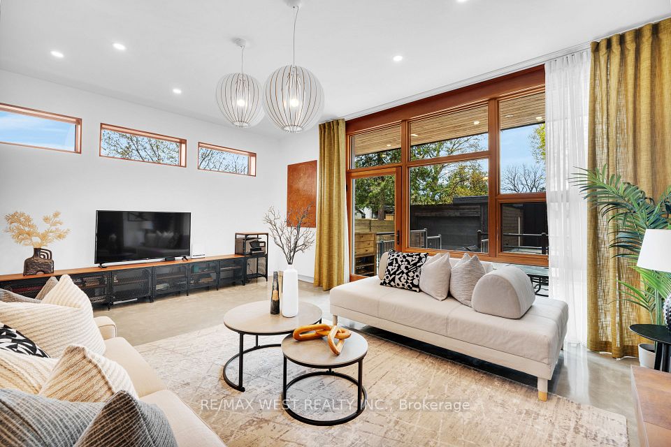 38 Smithfield Drive, Toronto, ON M8Y 3M2 4