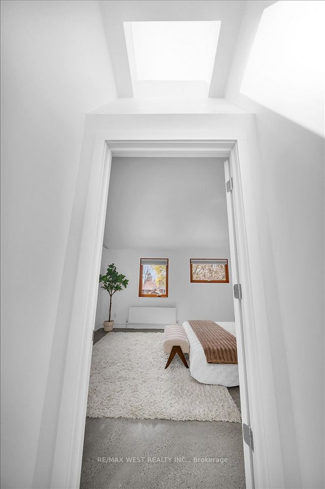 38 Smithfield Drive, Toronto, ON M8Y 3M2 16