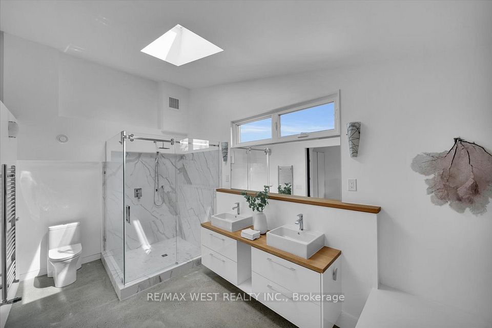 38 Smithfield Drive, Toronto, ON M8Y 3M2 6