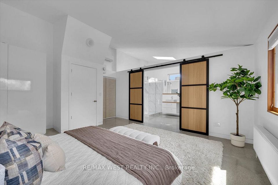 38 Smithfield Drive, Toronto, ON M8Y 3M2 19