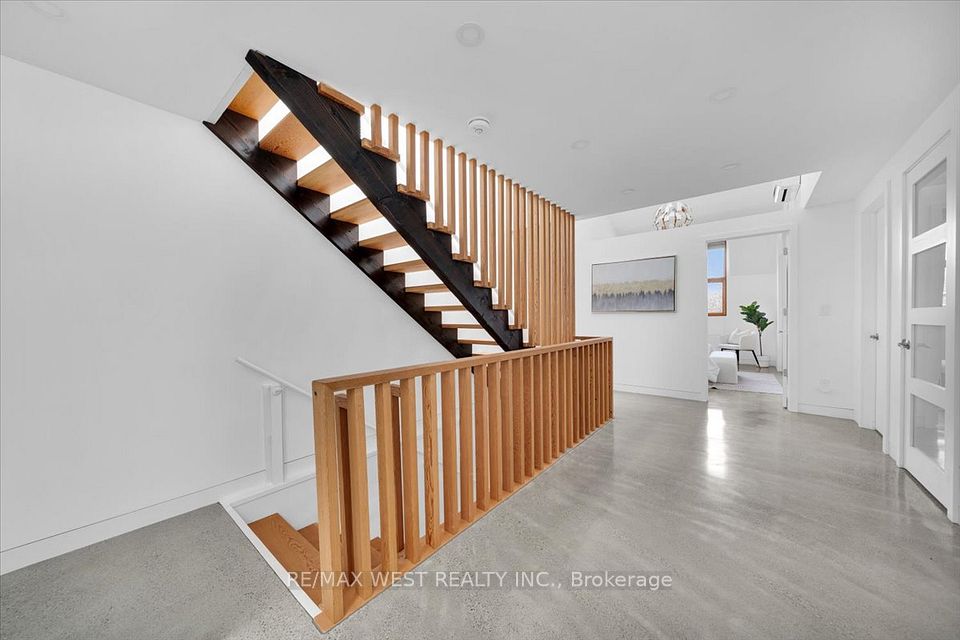 38 Smithfield Drive, Toronto, ON M8Y 3M2 24