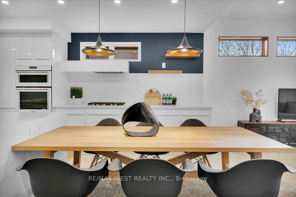 38 Smithfield Drive, Toronto, ON M8Y 3M2 11