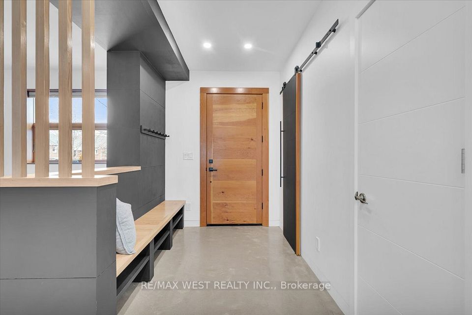 38 Smithfield Drive, Toronto, ON M8Y 3M2 7