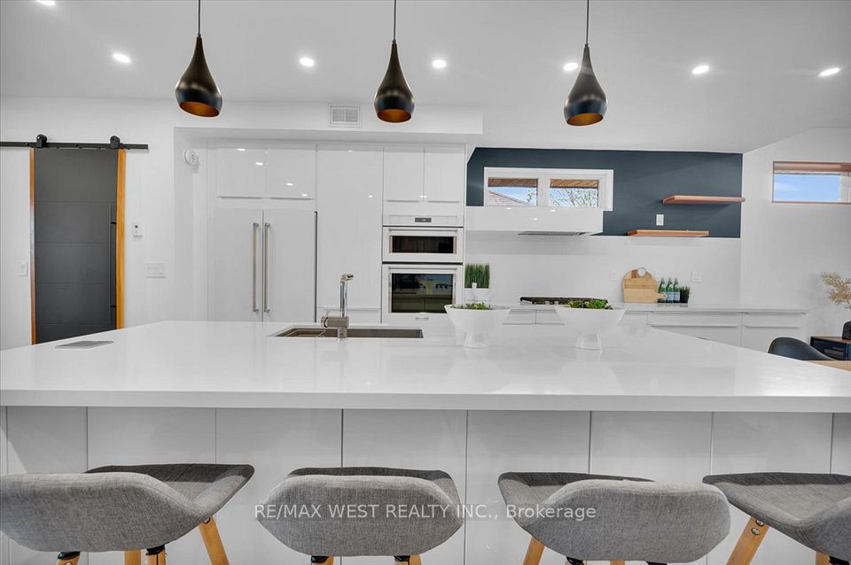 38 Smithfield Drive, Toronto, ON M8Y 3M2 10
