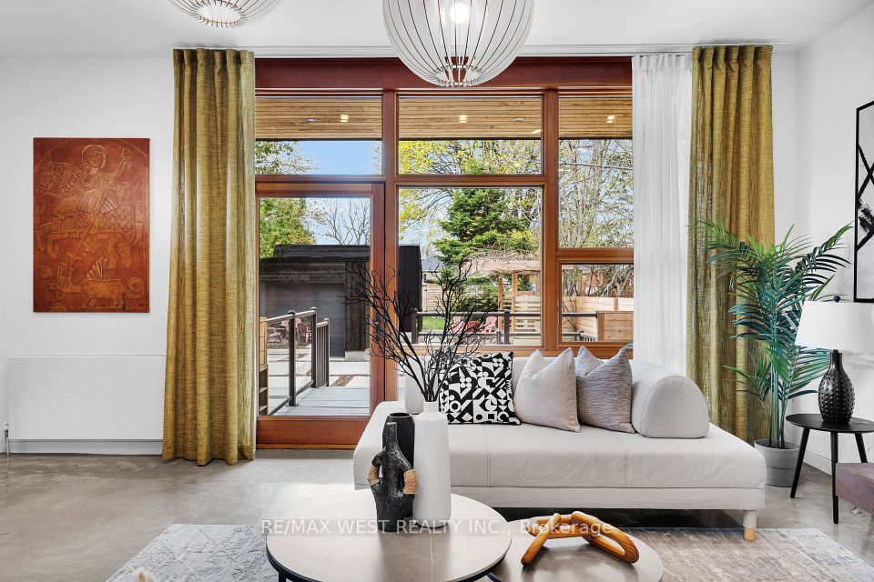 38 Smithfield Drive, Toronto, ON M8Y 3M2 9