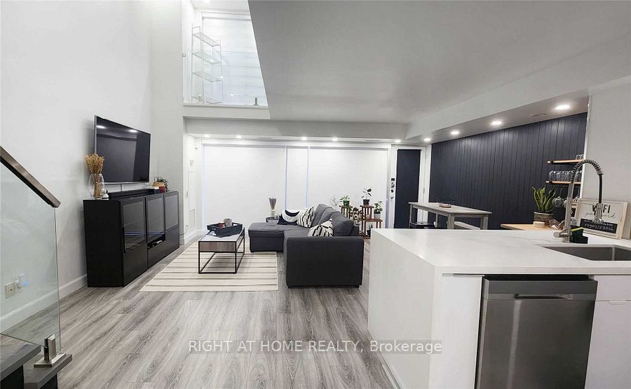 1040 The Queensway Avenue 110, Toronto, ON M8Z 0A7 16