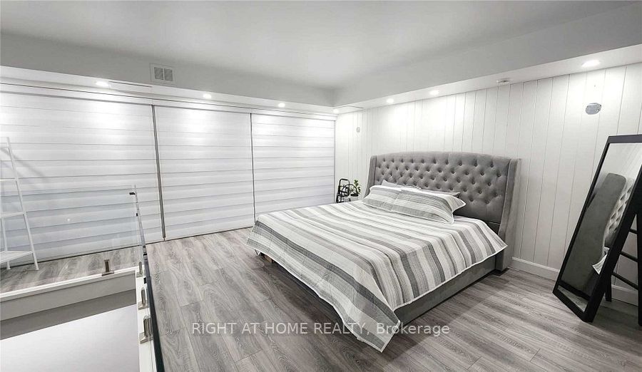 1040 The Queensway Avenue 110, Toronto, ON M8Z 0A7 15