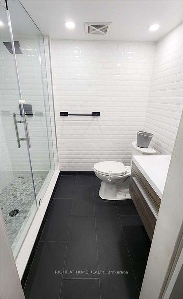 1040 The Queensway Avenue 110, Toronto, ON M8Z 0A7 11