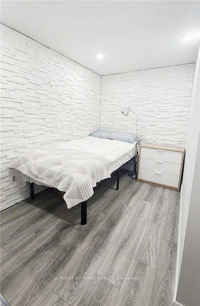 1040 The Queensway Avenue 110, Toronto, ON M8Z 0A7 13