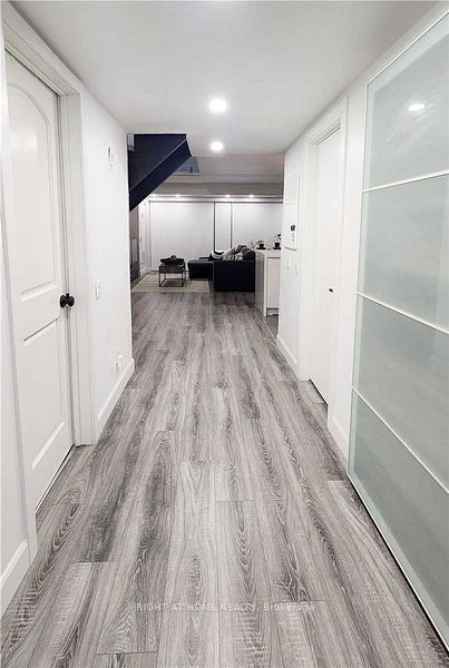 1040 The Queensway Avenue 110, Toronto, ON M8Z 0A7 5