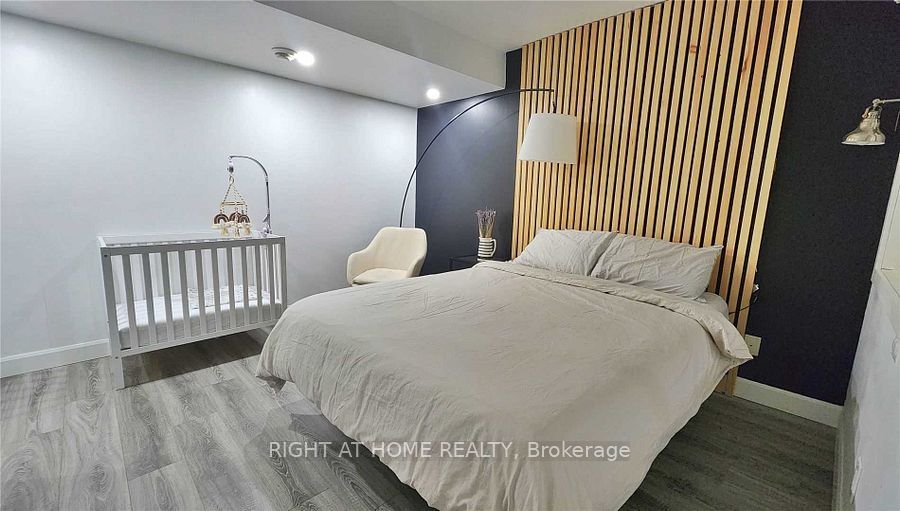 1040 The Queensway Avenue 110, Toronto, ON M8Z 0A7 14