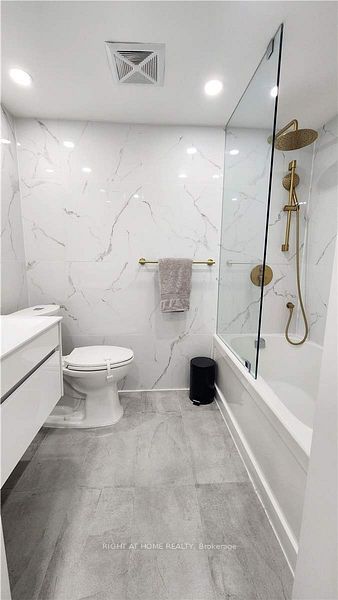 1040 The Queensway Avenue 110, Toronto, ON M8Z 0A7 12